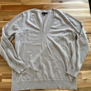 Women’s XL 100% merino wool cream sweater Banana republic